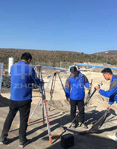 鼎力員工趕赴現(xiàn)場勘探