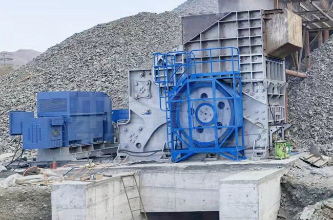 旋回破碎機型號參數(shù)以及特點介紹 旋回破碎機型號參數(shù)以及特點介紹