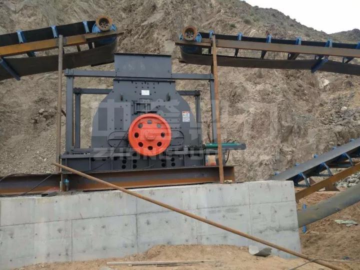 時(shí)產(chǎn)200-300噸巖石制砂生產(chǎn)線