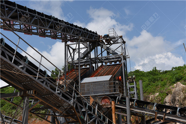 時產(chǎn)350噸制砂生產(chǎn)線-湖南懷化中方縣下坪鄉(xiāng)抗應(yīng)洞采石場