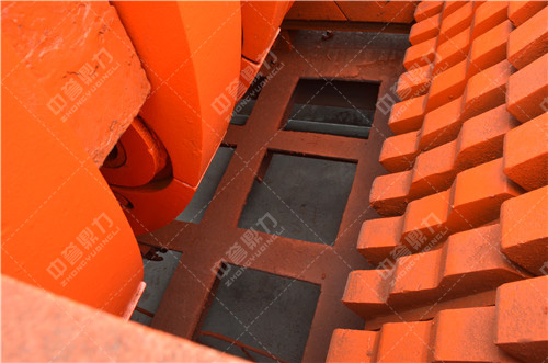 錘式破碎機(jī)錘頭材料選擇需要考慮的因素